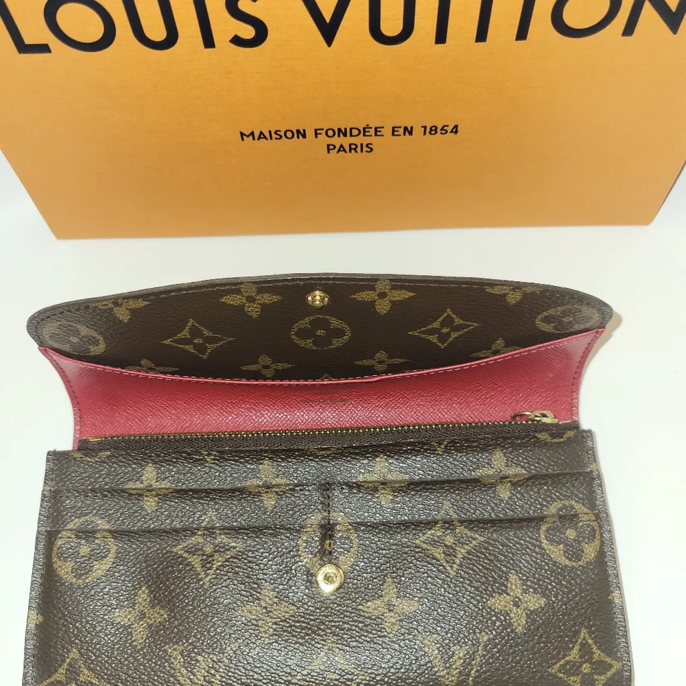 GUC Authentic Louis Vuitton, leather Emilie wallet, Red interior - Picture 6 of 9